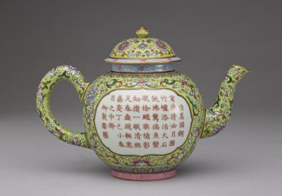 图片[2]-Teapot in yangcai enamels inscribed with imperial poems on a green ground, Qing dynasty, Jiaqing reign (1796-1820)-China Archive